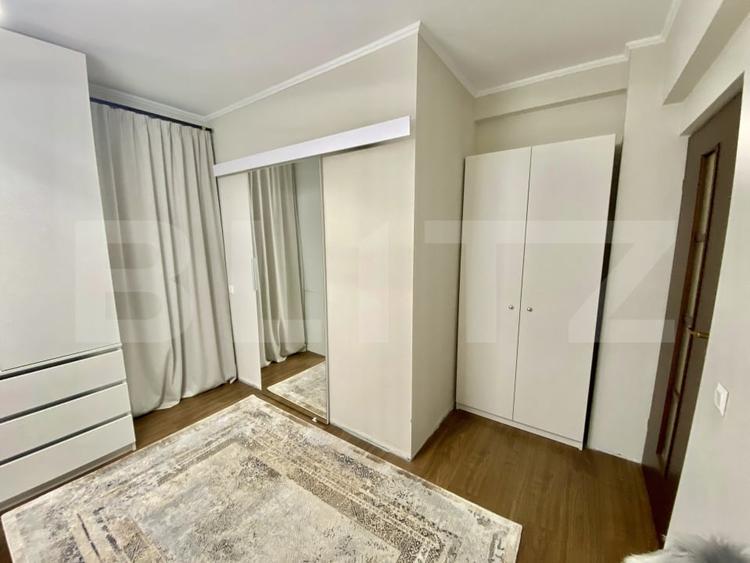 Penthouse cu 3 camere decomandat, mobilat în Central