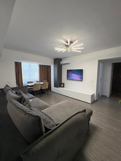 Apartament cu 3 camere decomandat, mobilat în Central