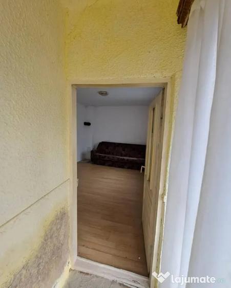 Casă cu 3 camere în Vărbila