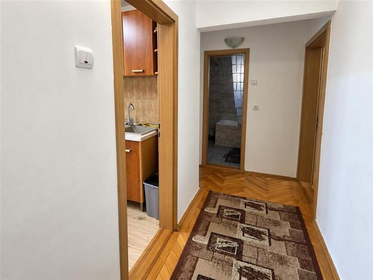 Apartament cu 2 camere decomandat în Valea Aurie