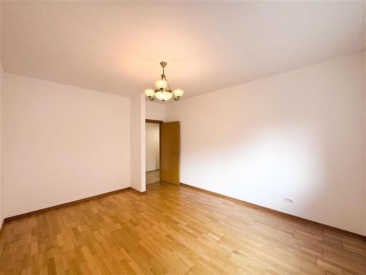 Apartament cu 4 camere decomandat, mobilat în Herăstrău
