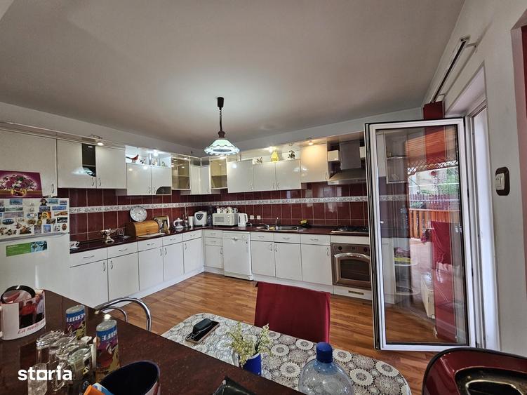 Casă cu 5 camere cu Teren 1159 Mp în Zăvoi