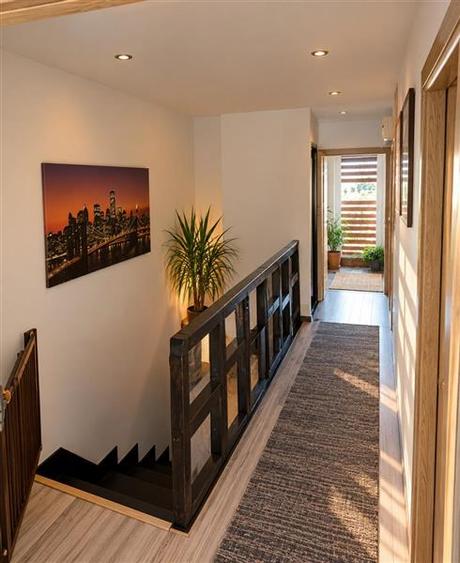 Duplex cu 4 camere cu Canalizare în Central