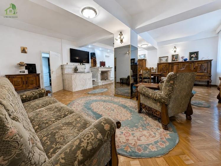 Casă individuală cu 10 camere cu Canalizare în Primăverii