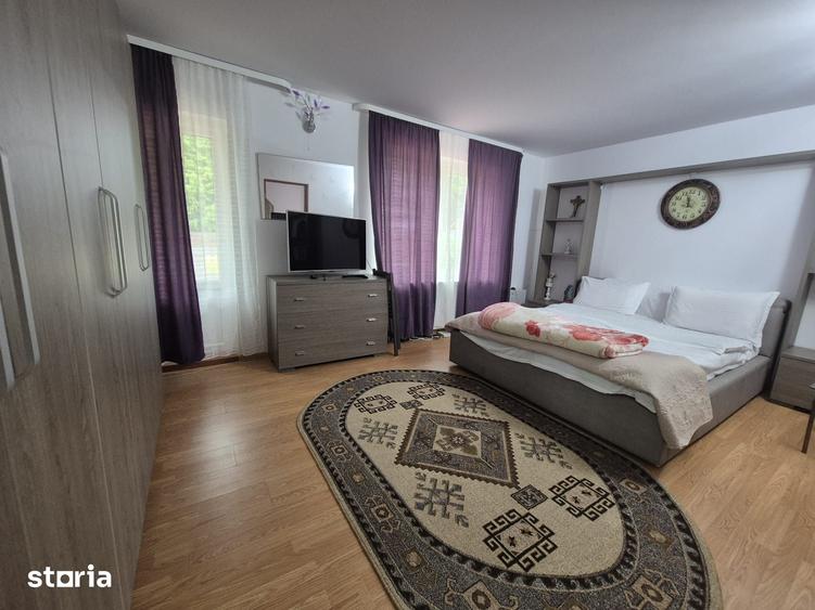 Casă cu 10 camere cu Teren 1000 Mp în Arbore