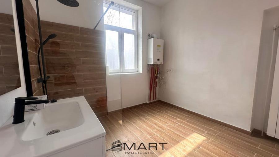 Apartament cu 3 camere semidecomandat în Piața Cluj