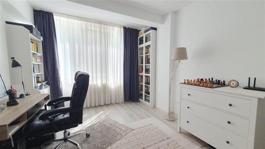 Apartament cu 3 camere decomandat, mobilat în Burdujeni