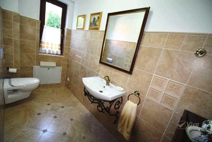 Casă individuală cu 7 camere cu Canalizare în Bucium