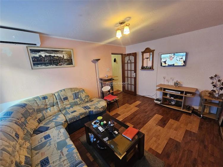 Apartament cu 3 camere semidecomandat în Micro I