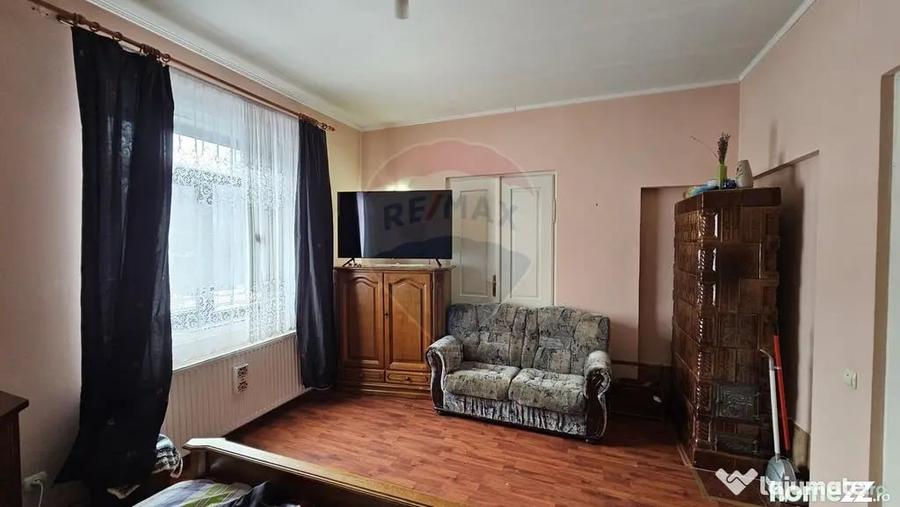Casă cu 3 camere cu Teren 200 Mp în Central