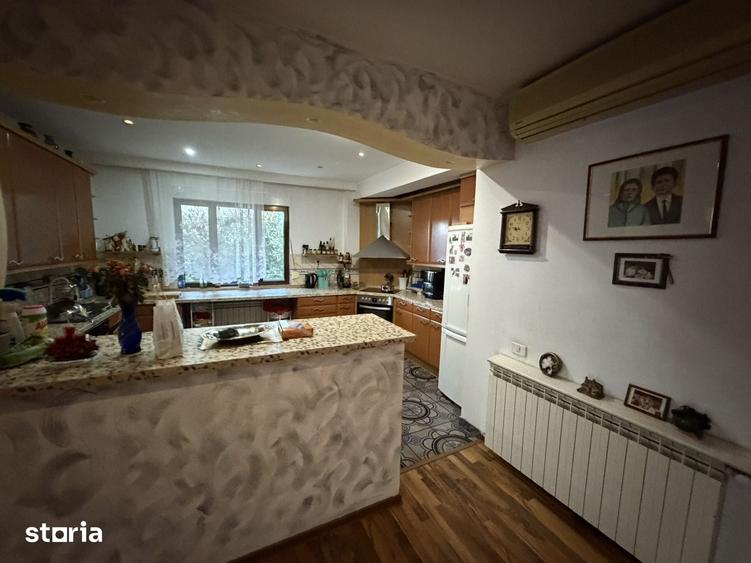 Casă cu 5 camere cu Teren 250 Mp în Ferentari