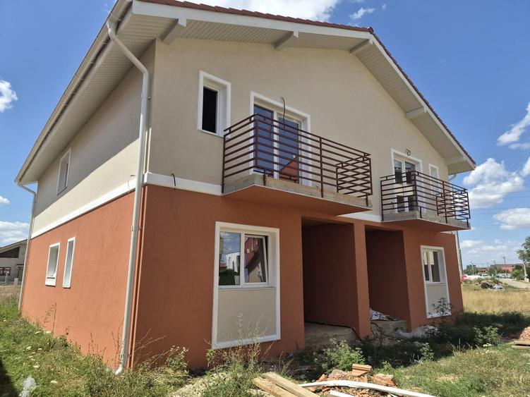 Duplex cu 5 camere cu Canalizare în Giroc