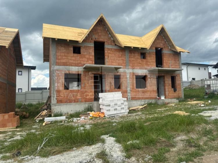 Duplex cu 3 camere cu Teren 200 Mp în Lisaura