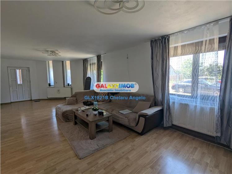 Casă cu 5 camere cu Garaj în Copăceni