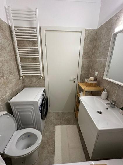 Garsonieră decomandată în Roșu