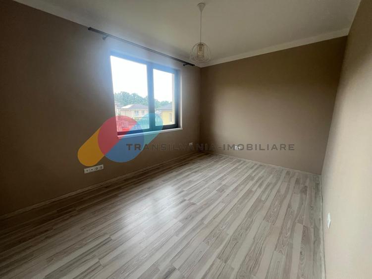 Casă individuală cu 4 camere cu Canalizare în Dezmir