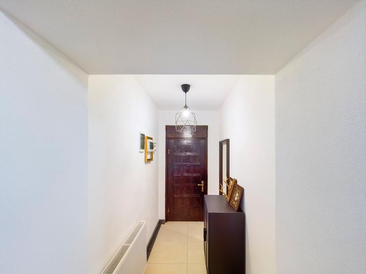 Casă individuală cu 12 camere cu Teren 3500 Mp în Exterior Vest