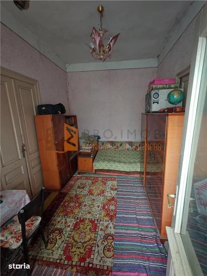 Casă cu 5 camere semidecomandat cu Teren 708 Mp în Micro 5