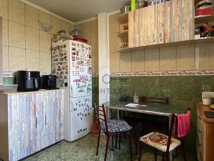 Apartament cu 3 camere semidecomandat, mobilat în Ștefan cel Mare