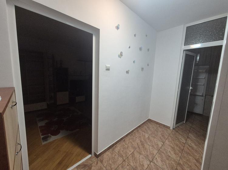 Garsonieră decomandată în Gorjului