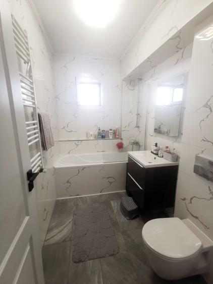 Apartament cu 3 camere decomandat în Sud