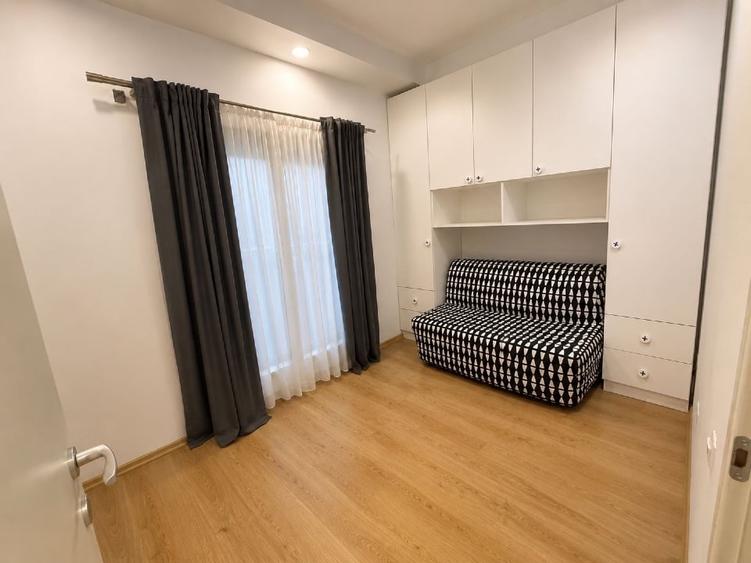 Apartament cu 3 camere semidecomandat, mobilat în Ștefăneștii de Jos