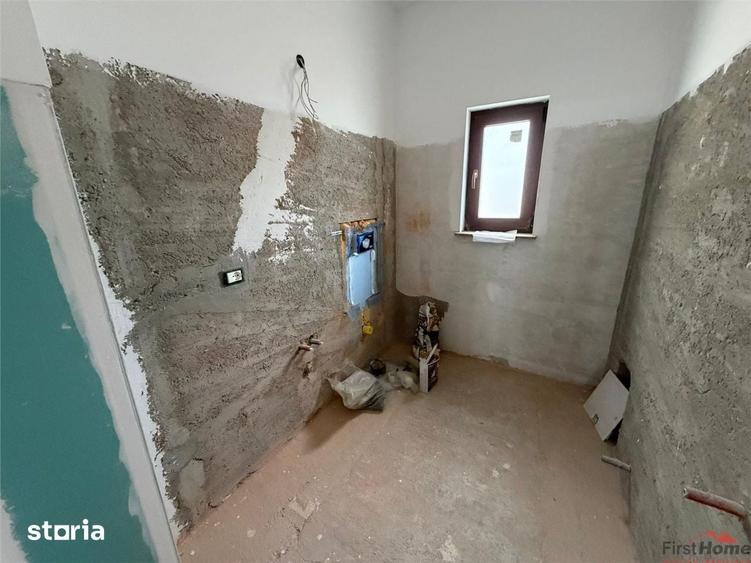Casă cu 5 camere cu Teren 674 Mp în Vânători