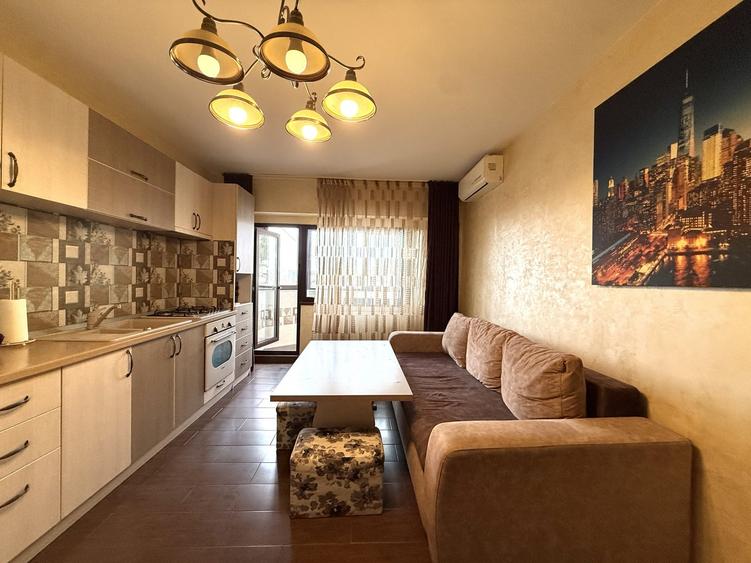 Apartament cu 3 camere decomandat, mobilat în Faleza Nord