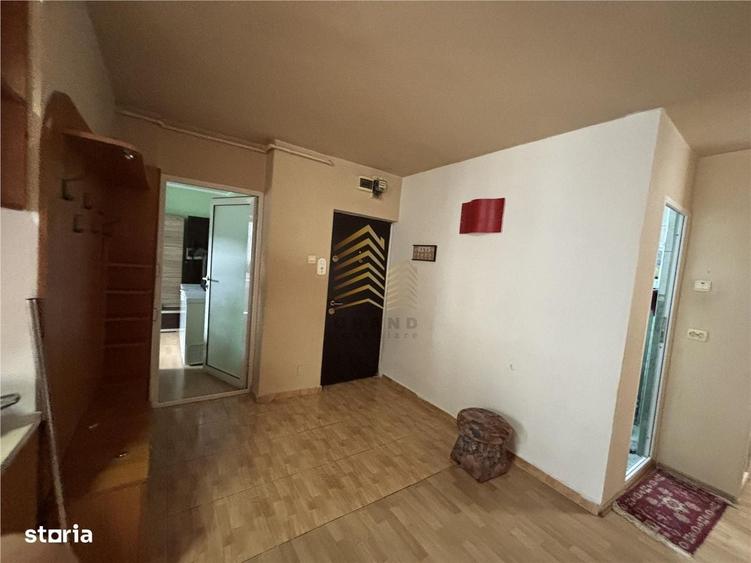 Apartament cu 3 camere decomandat în Ciupercenii Noi