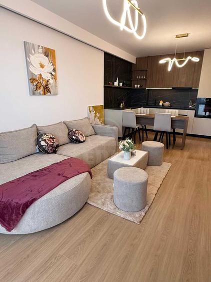 Apartament cu 2 camere semidecomandat în Florești