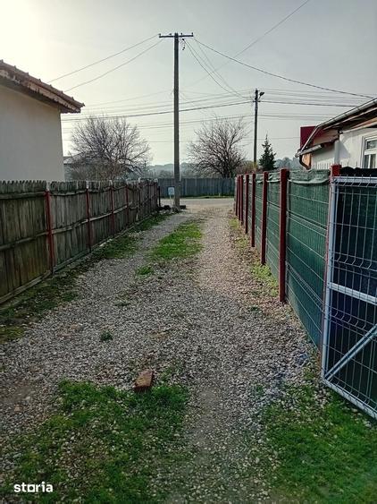 Casă cu 2 camere cu Teren 2200 Mp în Central