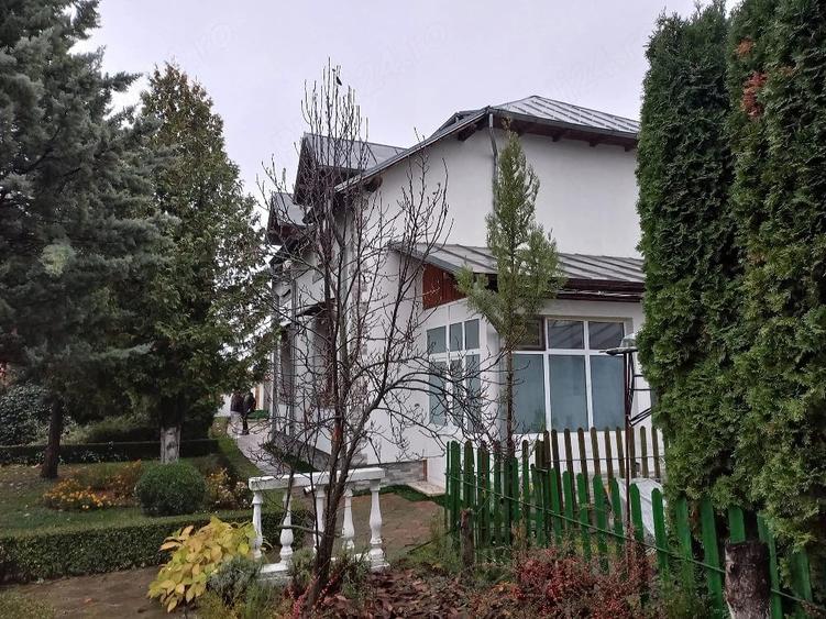 Casă cu 6 camere cu Teren 900 Mp în Pucioasa