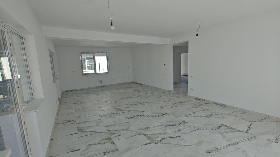 Casă individuală cu 5 camere cu Canalizare în Pasărea