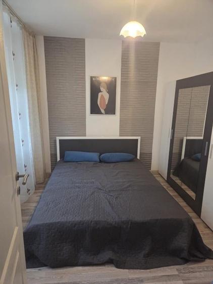 Apartament cu 3 camere semidecomandat în Capitale
