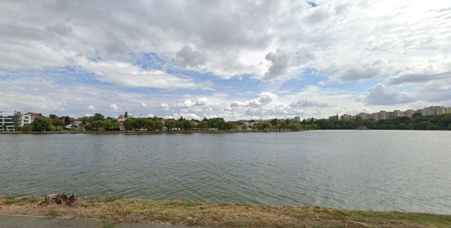 VAND TEREN INTRAVILAN 300 MP CU 2 DESCHIDERI LANGA LACUL TEI - 3