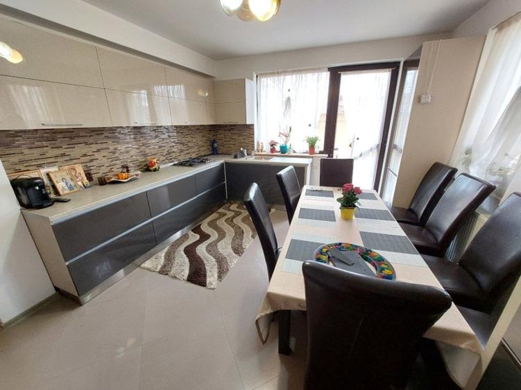 Casă individuală cu 4 camere cu Teren 250 Mp în Nord