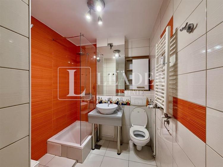 Apartament cu 4 camere decomandat, mobilat în Central