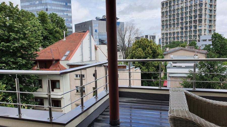 Apartament cu 3 camere în Aviatorilor