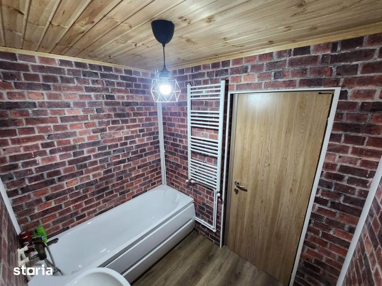 Casă cu 8 camere cu Teren 340 Mp în Central