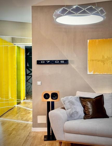 Apartament cu 3 camere semidecomandat, mobilat în Zorilor