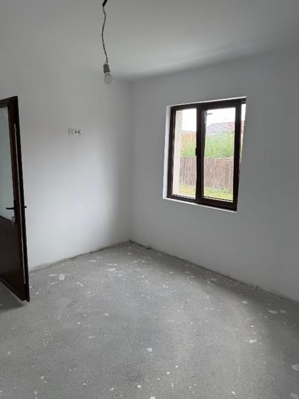 Casă individuală cu 5 camere cu Canalizare în Tărlungeni