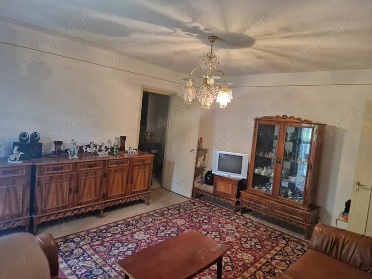 Apartament cu 3 camere semidecomandat în Roșiori de Vede