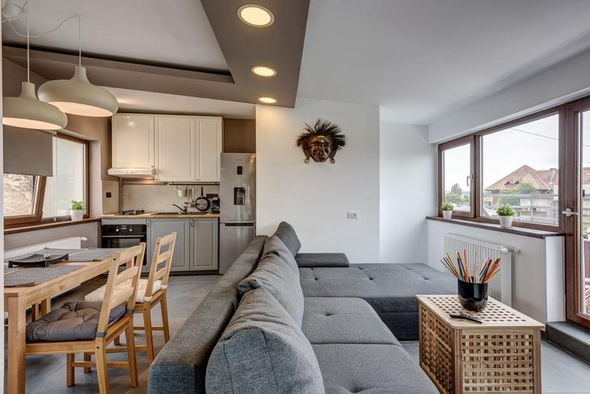 Apartament cu 3 camere, mobilat în P-ța Romană