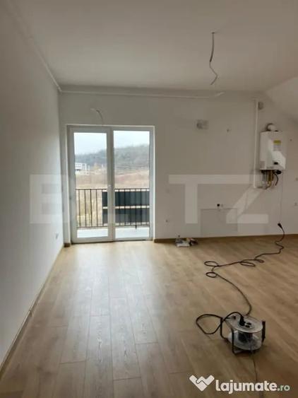 Apartament cu 2 camere decomandat în Livezeni