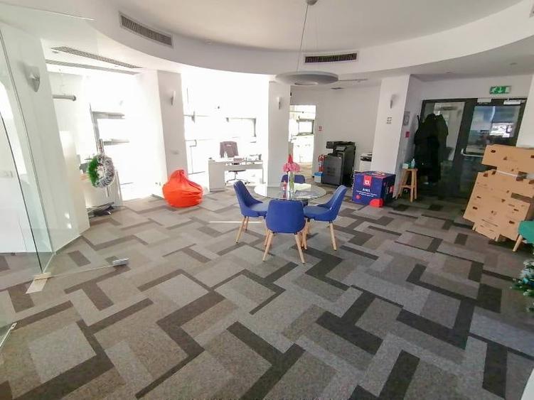 Birou, de 206 mp, în Universitate