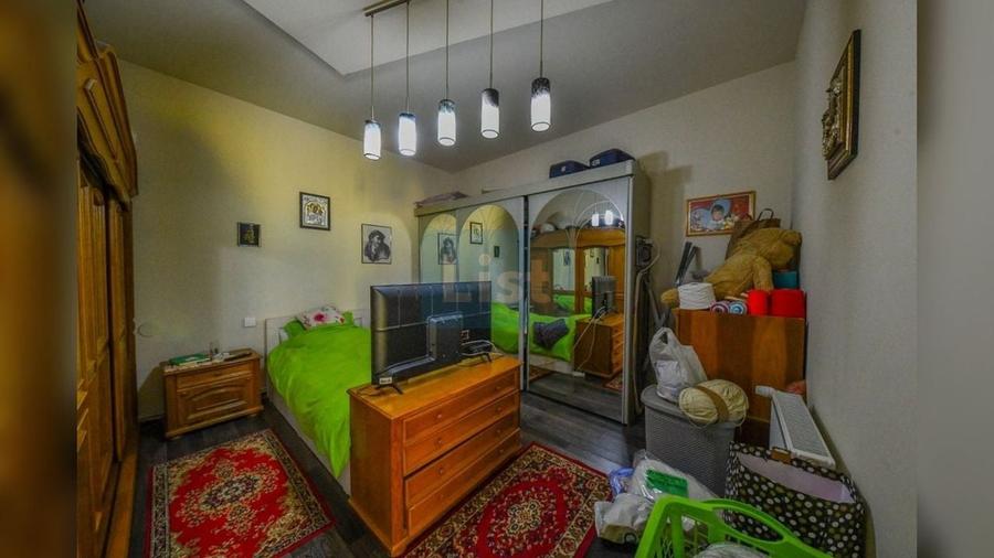Casă cu 8 camere cu Canalizare în Nord