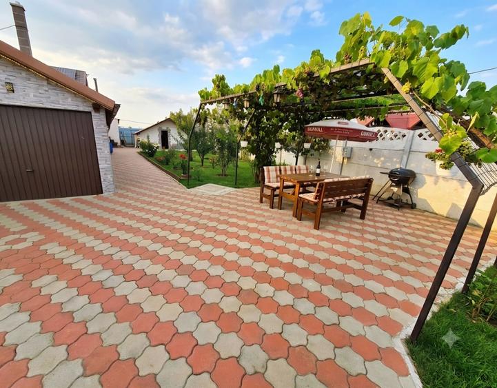 Casă cu 4 camere cu Teren 1000 Mp în Colonia Bod