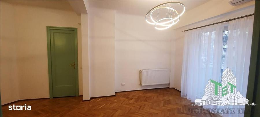 Apartament cu 4 camere decomandat în Victoriei