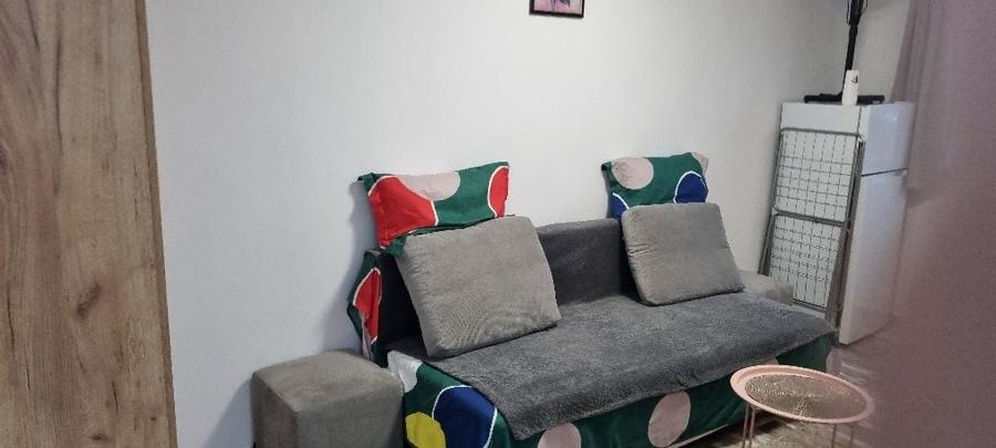 Garsonieră decomandată în Vest