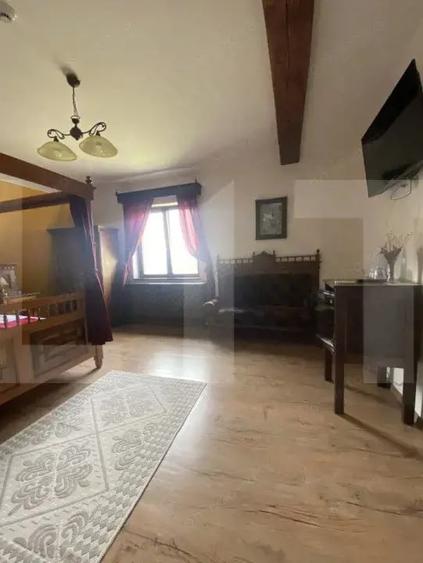 Casă cu 7 camere cu Teren 3000 Mp în Central